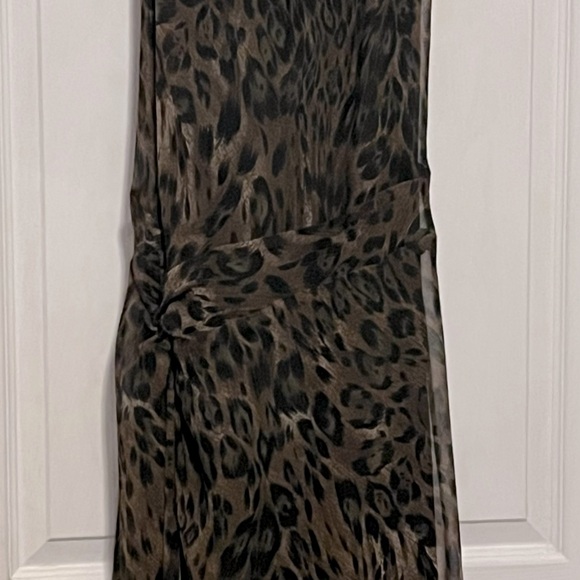 Beautiful lined spaghetti strapped dress for any occasion - Picture 2 of 7